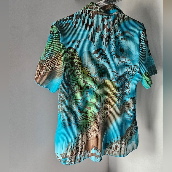 Monarch Butterfly Print Button up shirt ♡ - Picture 6 of 6